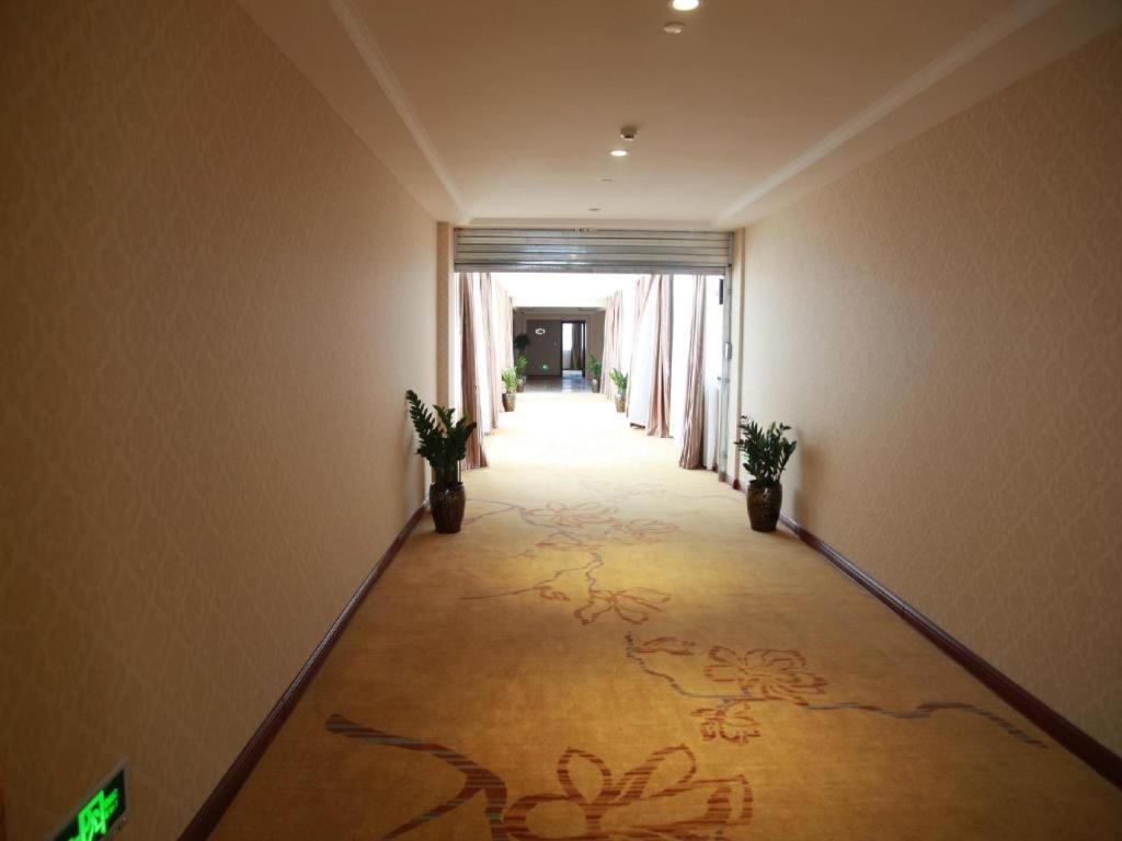 Vienna Hotel Shanghai Pudong Airport Exterior foto