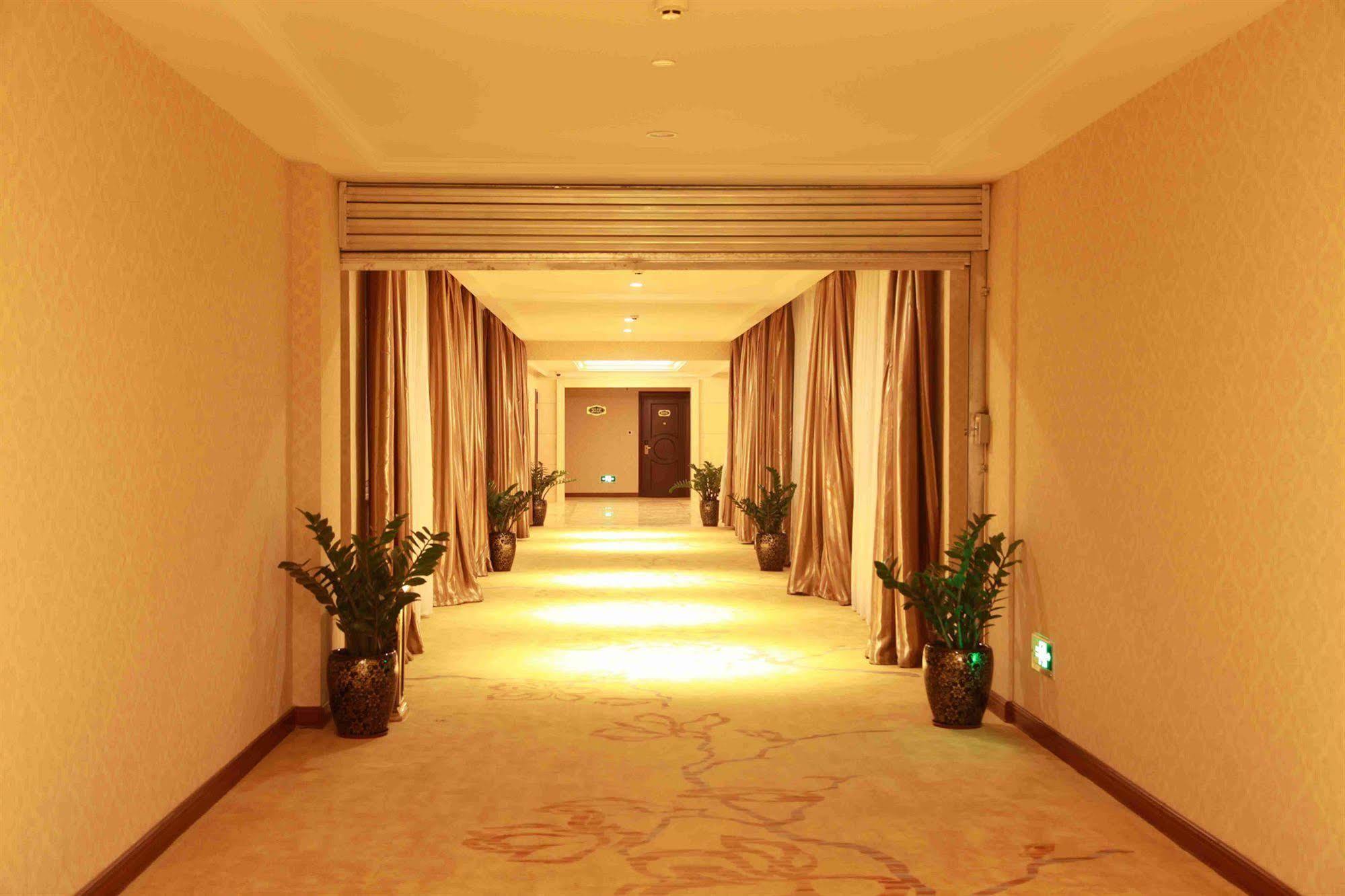 Vienna Hotel Shanghai Pudong Airport Exterior foto